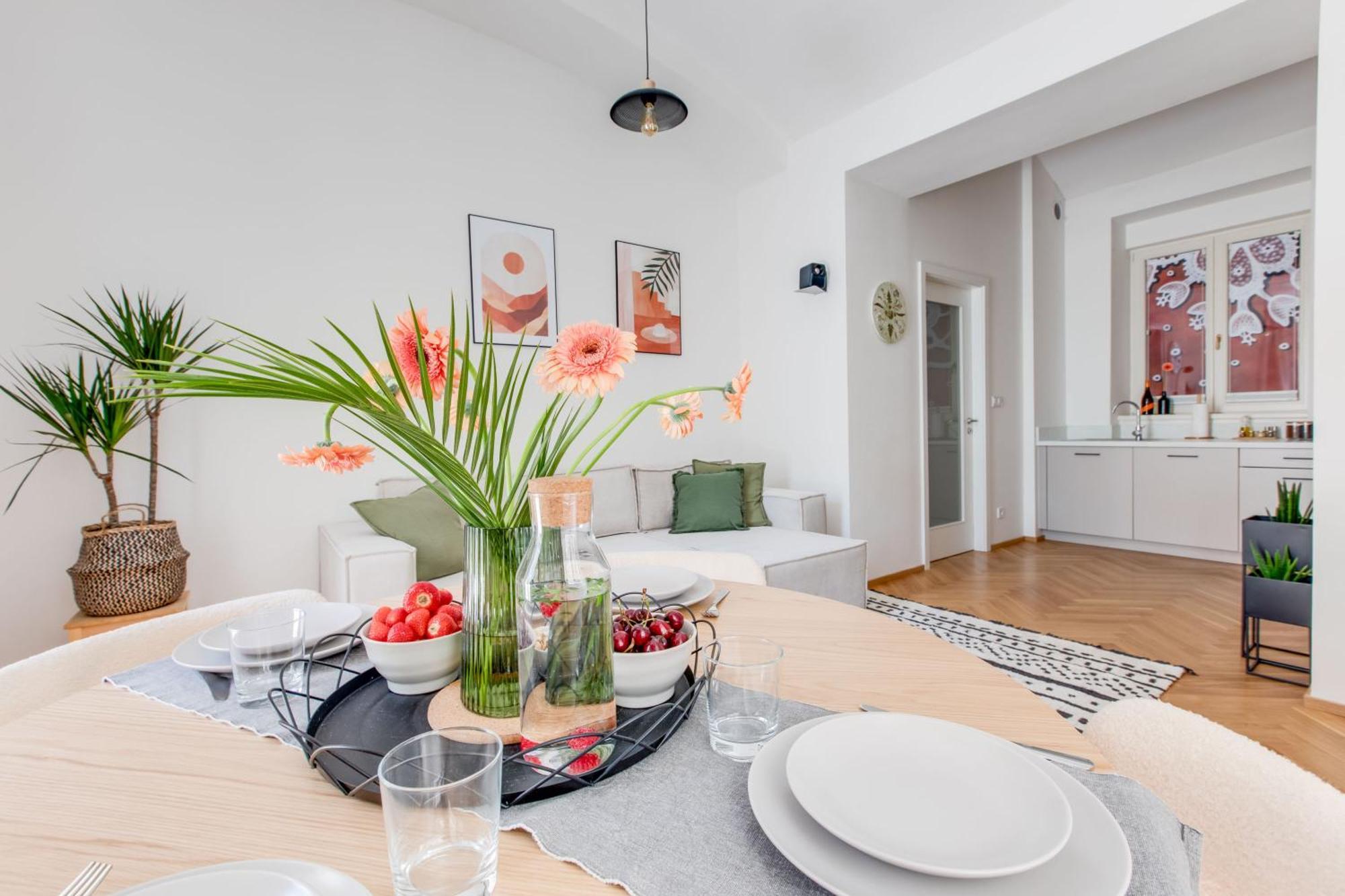 Visit Oomph Apartments — Photos 3