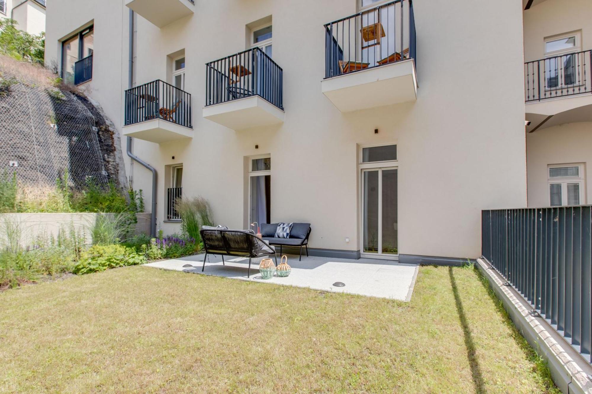 Visit Oomph Apartments — Photos 1